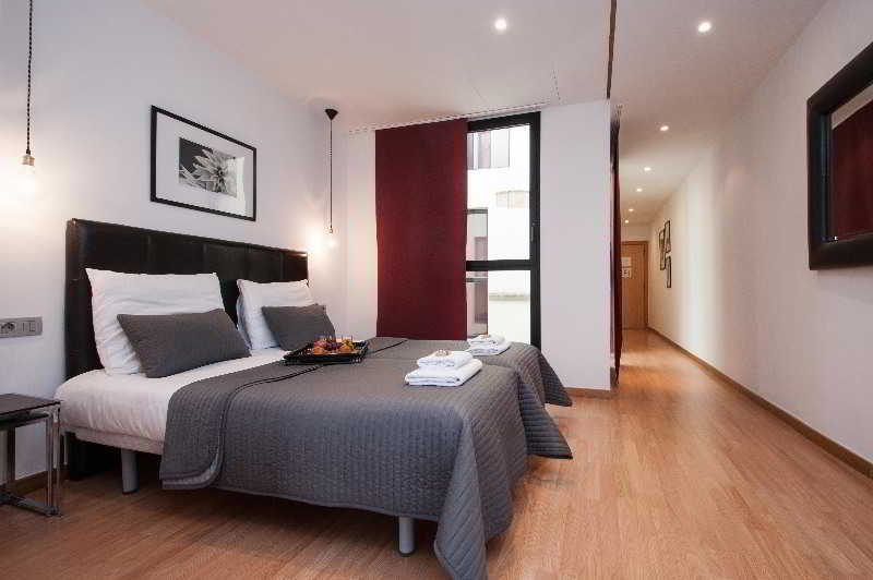 Short Stay Group Liceu Serviced Apartments 巴塞罗那 外观 照片