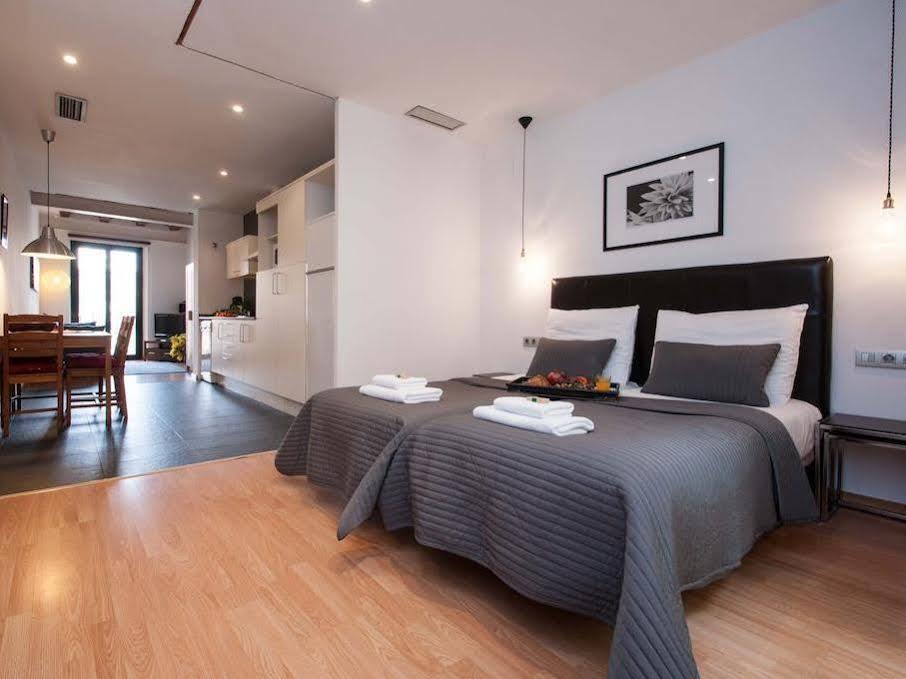 Short Stay Group Liceu Serviced Apartments 巴塞罗那 外观 照片