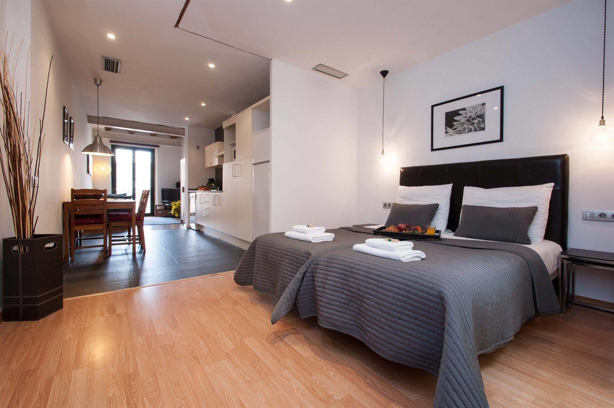 Short Stay Group Liceu Serviced Apartments 巴塞罗那 外观 照片