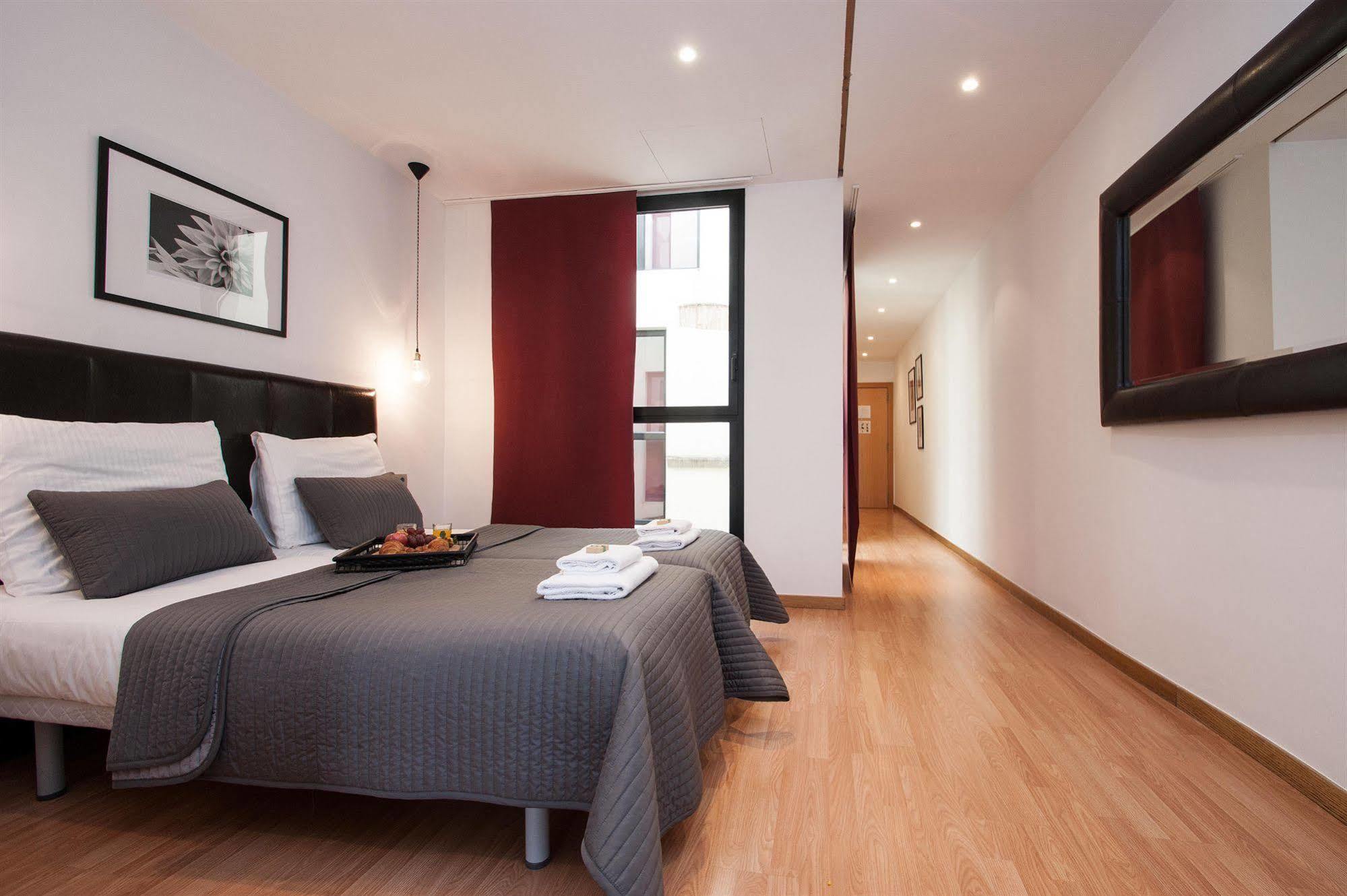 Short Stay Group Liceu Serviced Apartments 巴塞罗那 外观 照片